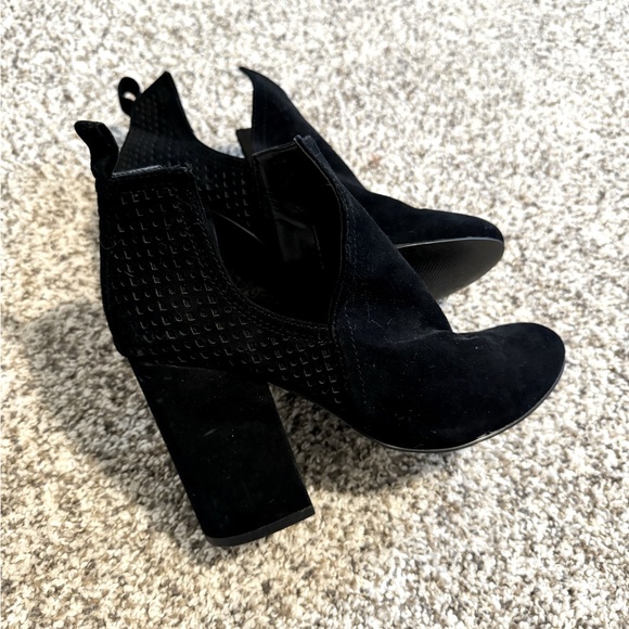 Steve Madden Perforated Suede Bootie Heels - 5.5/6 - Picture 3 of 5